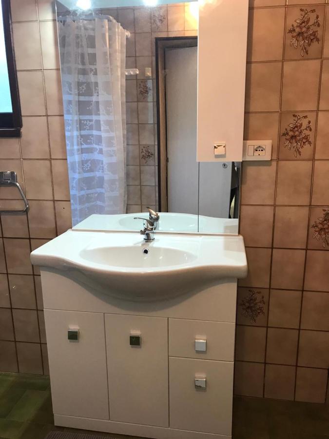 Villa Immersa Nel Verde A Lanzo dʼIntelvi Εξωτερικό φωτογραφία